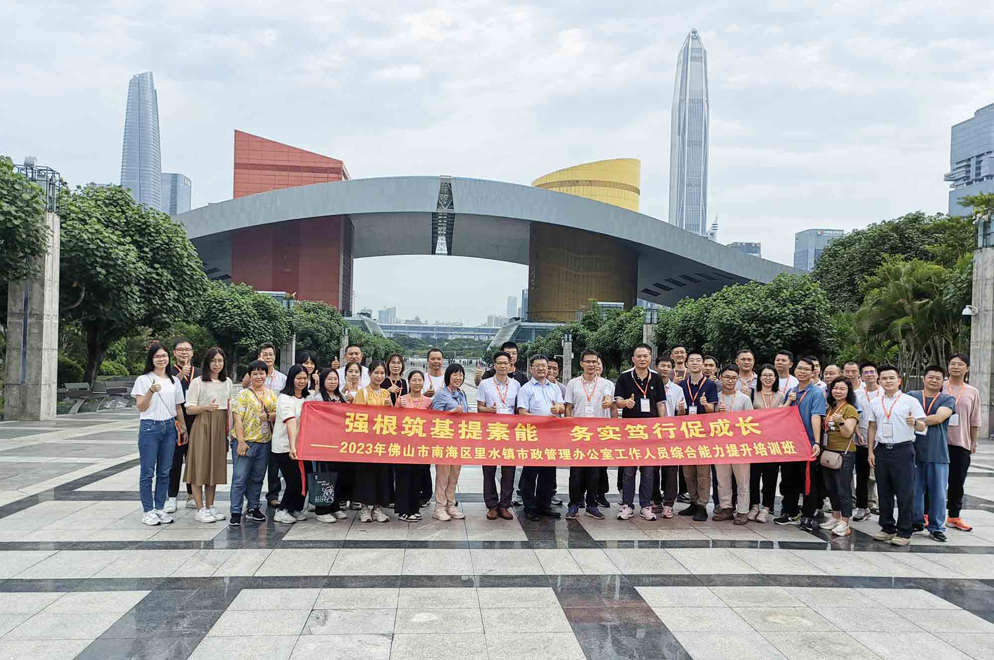 午夜精品无码动态 | 深圳市党校领导及佛山市南海区里水镇市政领导一行走进午夜精品无码莲花街道项目调研交流
